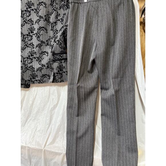 Sag Harbor Women's Gray Pin Stripe Paisley Long Sleeve Pant Suit Set Sz 8 - Picture 9 of 9